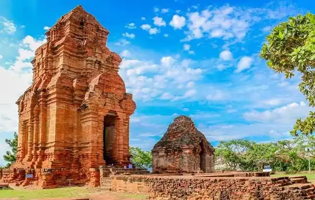Tháp Chàm Poshanu Phan Thiết - Di tích lịch sử văn hóa