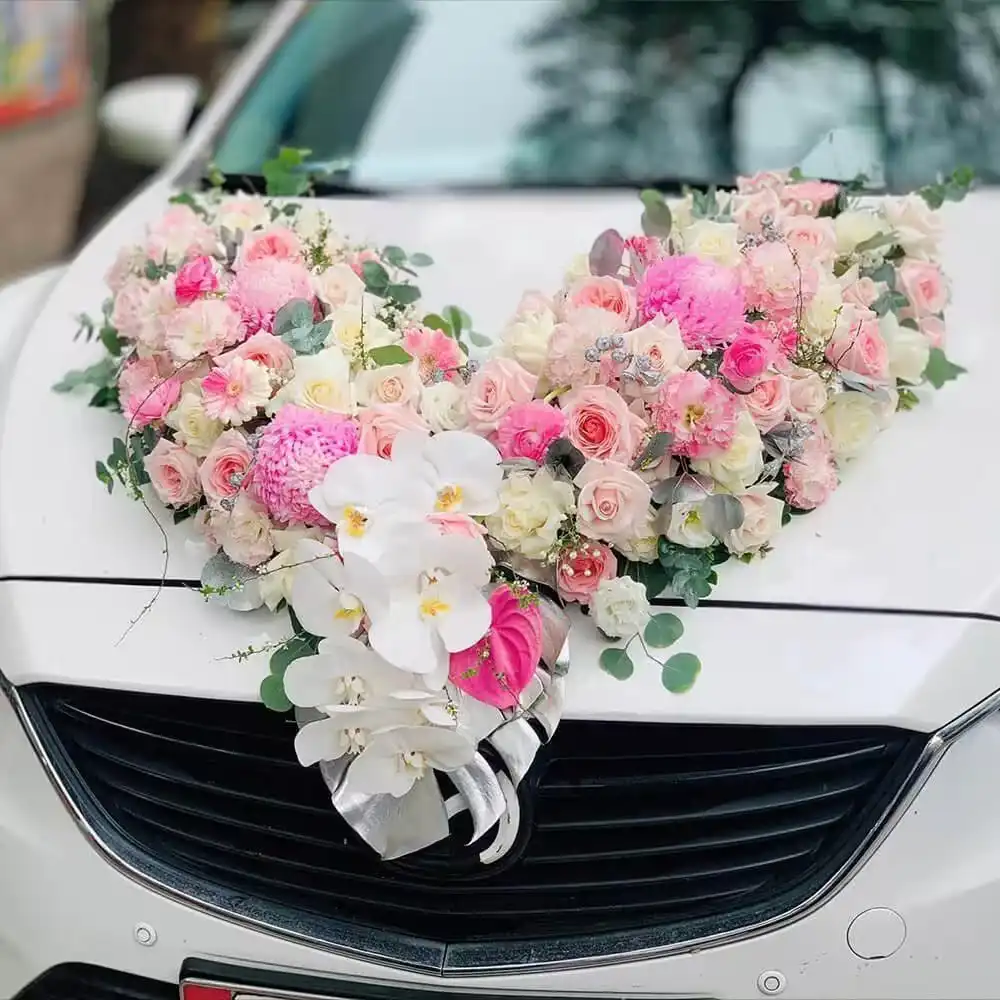 Xe cưới với hoa tươi nhập khẩu